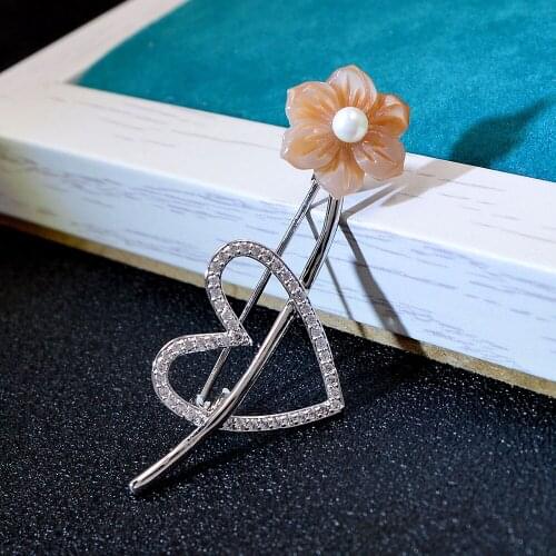 CINDY XIANG Shell Flower Brooches For Women Heart Design Fashion Pin Copper Cubic Zirconia Jewelry 2 Colors Available Good Gift