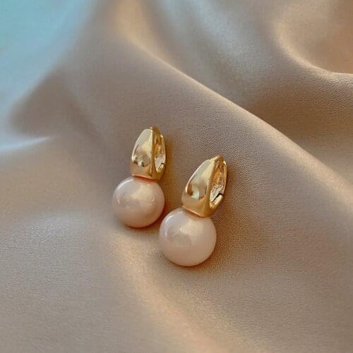 Origin Summer Temperament Pink Color Oversize Imitation Pearl Hoop Earring for Women Fashion Metal Hollow Earring Pendientes