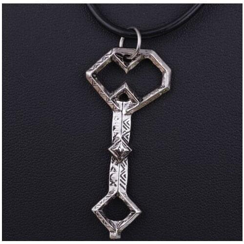 N322 European and American Film and television series jewelry oak shield treasure key pendant personality necklace
