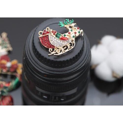 2020 New Christmas Brooch Cute Elk Dripping Oil Badge Personalized Cartoon Christmas Women Jewelry