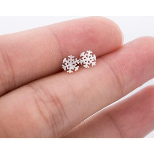 Jisensp Silver Plated Earrings Delicate Snowflake Stud Earrings Fashion Jewelry for Women Christmas Birthday Gift bijoux