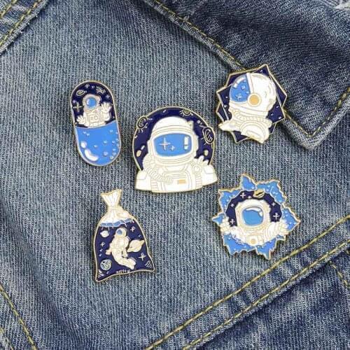 Space Astronaut Planet Brooch Clothes Portfolio Lapel Enamel Pin Badges Cartoon Jewelry Accessories Gifts For Friends Women