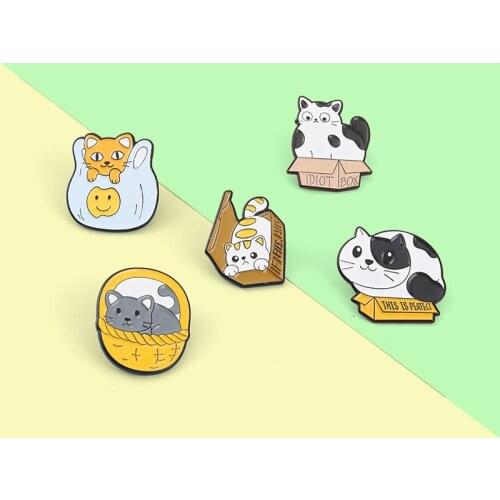 Kawii Cats in Bags Enamel Lapel Pins Gray Orange Brooches Backpack Lovely Gift for People Who Love Katties Custom Jewelry