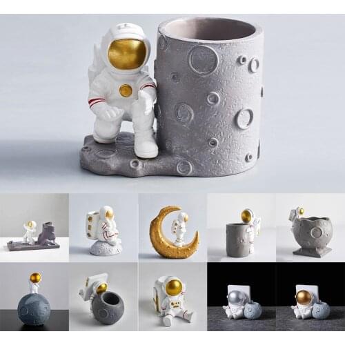 Creative Astronaut Desk Organizer Storage Accessories Makeup Brush Stand For Pens Pencil Pot Marker Pen Holder Desktop Ornaments