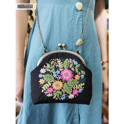 New fashion matching bag flowers hand embroidery coin purse portable diagonal dual-purpose patchwork popular female bag