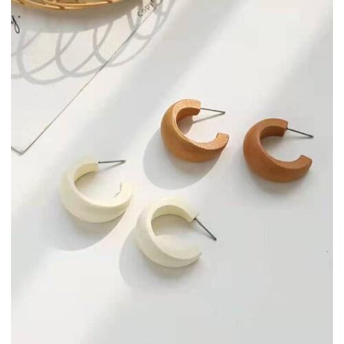 Hot Selling New Fashion Simple Retro Temperament Geometric C Shape Wood Hoop Earrings Jewelry for Women