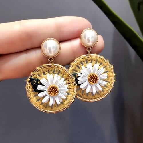 South Korean summer new fashion Vintage cotton thread girl imitation pearl chrysanthemum flower sexy womens earrings wholesale