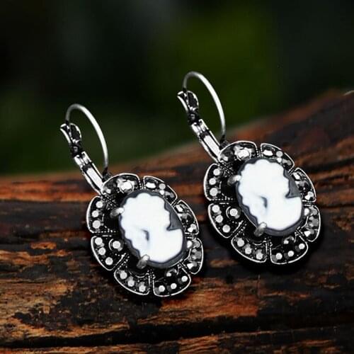 Vintage Look Plumflower Pendant Lady Queen Cameo Earrings For Women Antique Silver Plated Cuff Dangl Rhinestone Cameo Earring