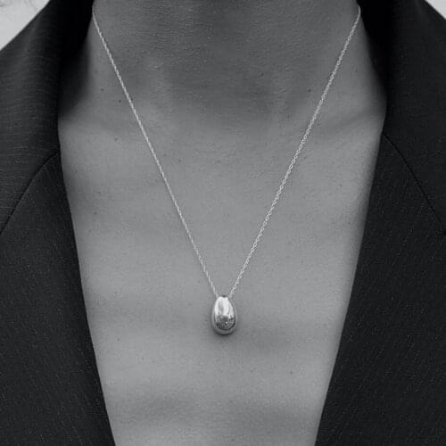 Fashion Small Design Minimalist Cold Wind Oval Egg-shaped Pendant Necklace Ins Fashionable Water Drop Clavicle Chain Jewelry