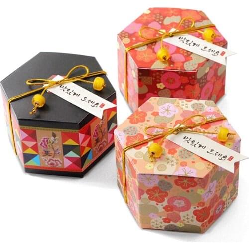 50Pcs Gift Packing Box Korean Hexagonal Gilding Plum Blossom Pattern Creative Party Wedding Mini Delicate Decorative Candy Box