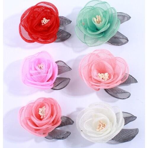 50PCS 5CM Fashion Burned Satin Fabric Flowers With Stamen Silk Flower With Leaf Head Wear Cloth Accessories