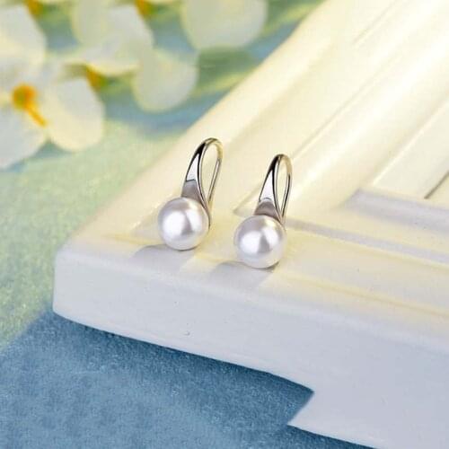 Fashion Retro Pearl Earrings Round Imitating Pearl Accessories Small Earrings for Women Fashion Jewelry Wholesale