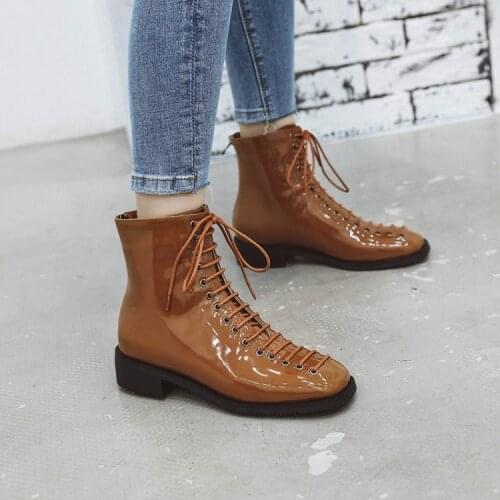 Fall / winter 2019 fashionable new womens boots lace up low heel thick heel Martin boots