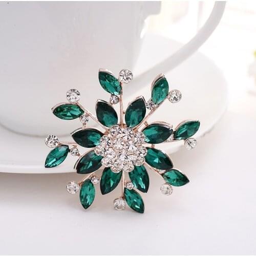 TODOX Brooches champagne color Classic Crystal Rhinestones Big sunflower pins for Women Coat Wedding Bouquets clothes accessory