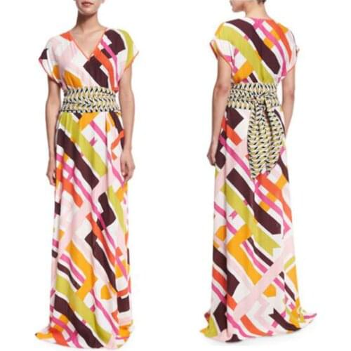 The new Italian fashion v-neck extended color matching fashion knitting dress with short sleeves