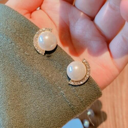 Unusual earrings Fashion Simple imitation pearl Everyday Teen Tiny Ear Studs Women jewelry Trend elegant Hoop earrings