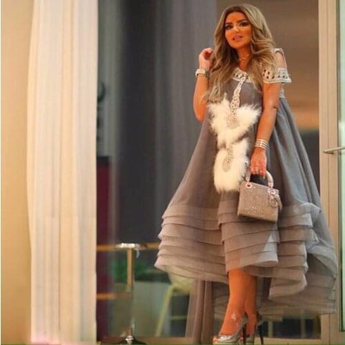 Arabic Short Prom Gowns Tea Length Tiered Organza Fashion Evening Wear with Feather Pellet Robe De Soiree 2018 Party Gowns