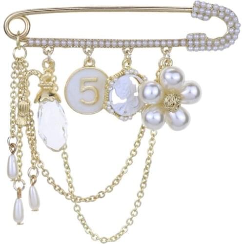Pearl Number 5 Brooch Womens clothing Pin Luxury Tassel Brooch Flower Accessories Man Gift Jewelry