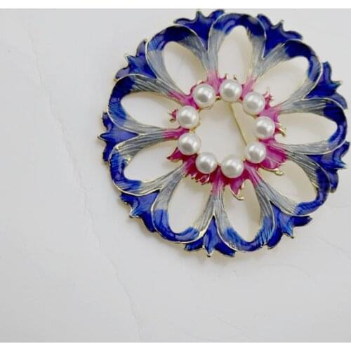 The new Europe and the United States the blossom gradient drip cornflower blue purple pearl brooch brooches