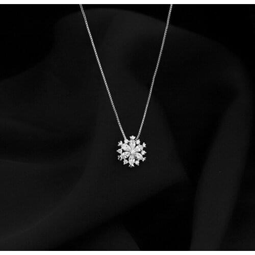 Fashion Fine Snowflake Pendant Necklace Minimalist Silvery Jewelry For Women Charm Clavicle Chain Wedding Party Gifts