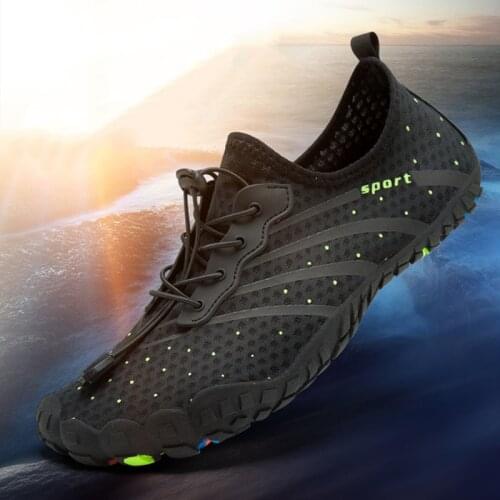 2020 Aqua Shoe Sneakers Men Water Shoes Womens Sneakers Mens Colors Summer Footwear Beautiful Women Sport Barefoot Shoes