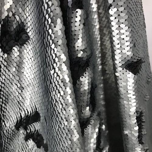 Ins Hot Black Silver Sequin Fabric Background 5MM New Super-encrypted Double-sided Double-color Sequins Fabric Designer Material