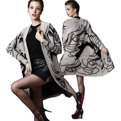 New 2019 European Big Spring Autumn Abstract Pattern Loose Bat Sleeve Women Long Cardigan Sweater Thick Sweater Coat Female