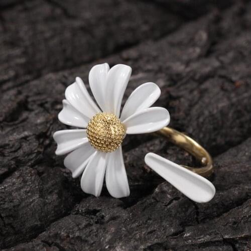 HIBRIDE New Fashion Daisy Flower Rings for Women Boho Chic Jewelry Simple White Color Adjustable Open Ring R-240