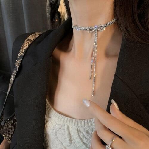 Elegant Women Chokers On The Neck
