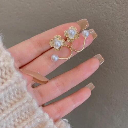 GUFTM Women's Gold Earrings