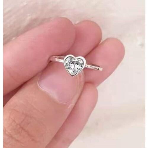 Fashion Simple Silver Color Heart Shape Crystal Rings for Cocktail Party Womens Rings Bridal Engagement Rings Wedding Jewelry
