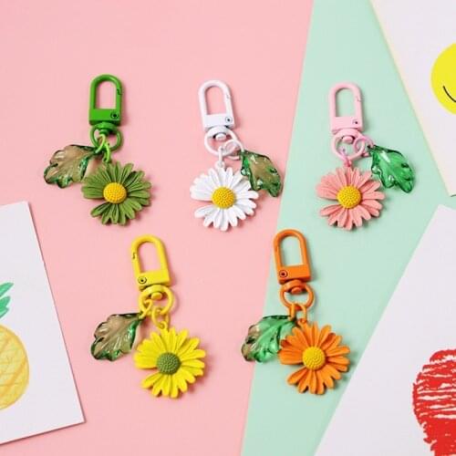 Cartoon Japan Loverly Daisy Flower Leaf Keychain For Women Key Chains Ring Car Bag Pendent Charm Airpods Accessories K39