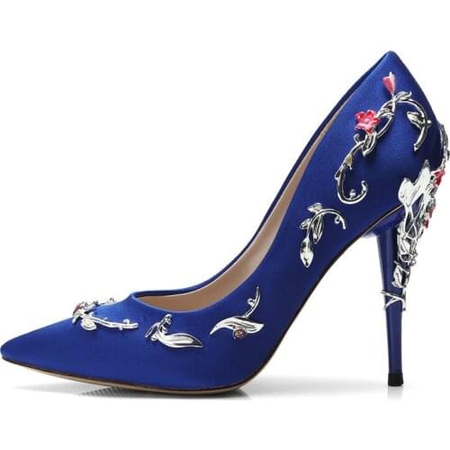 2018 Newest Sexy Pointed Toe Blue High Heels Elegantt Metal Flower Decorations Dress Shoe for Woman Satin Thin Heels Pumps