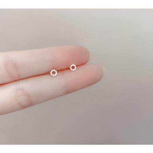 Hollow Snowflake Stud Earrings For Women New Fashion Round Geometry Simple Design Cartilage Ear Nails Female Jewelry Wholesale