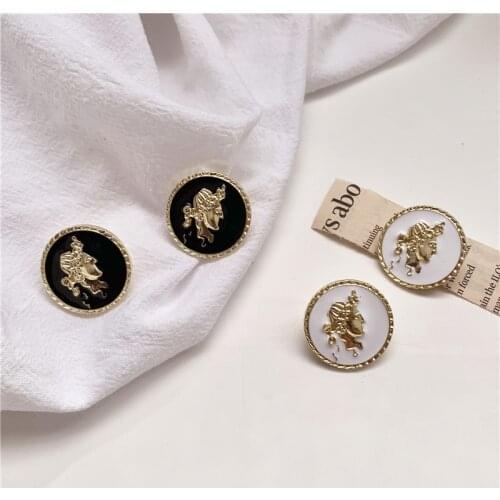 Fashion temperament retro pictures of earrings French button earrings personality simple geometric earrings jewelry accessories