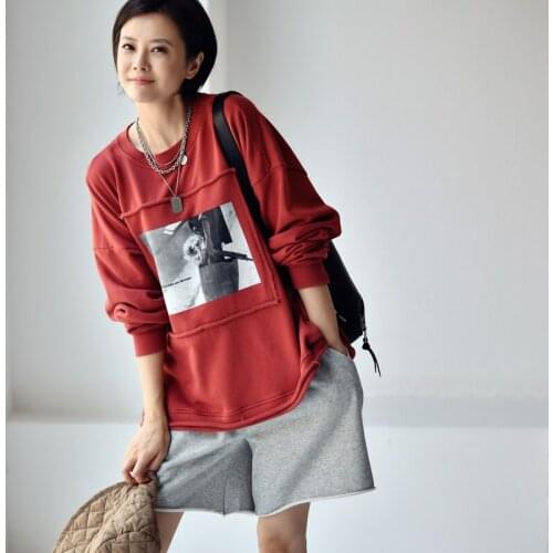 MICOCO R2099C Literature and art leisure fashion Do old raw edge stitching black and white retro printing short sweater shirt