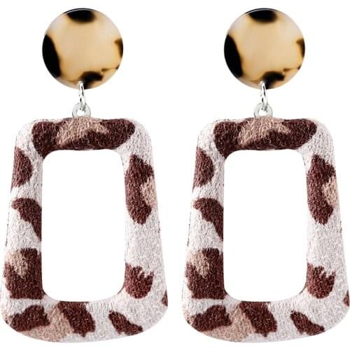 SOHOT Trendy Handmade Plush Leopard Women Square Drop Earrings Small Round Acrylic Tortoiseshell Valentines Day Lady Brincos