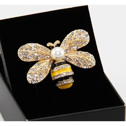 Accessory Womens Brooch Star Shaped Pearl and Crystal Stone Elegant Collar Pin