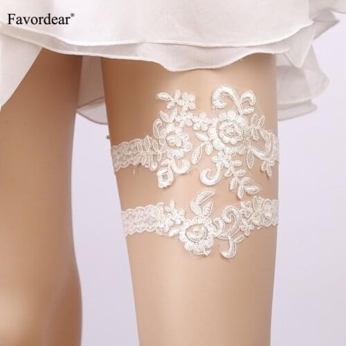 Favordear White Lace Floral Leg Ring Wedding Garter with Pearls 2 PC Elastic Band Fashion Stocking Bridal Garter for Women