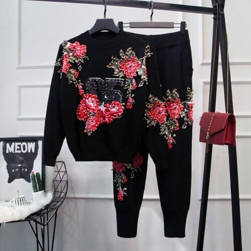 2020 Autumn/Winter Tracksuit 2 Piece Set Women knitted Long Sleeve Beaded Flower Embroidery Fashion Black Pullover Sweater Set