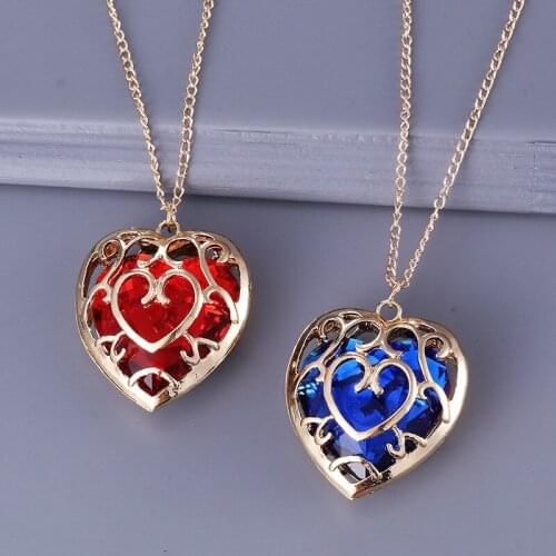 Fashion Design Love Heart Style Necklace Hollow Crystal Gem Chain Pendant Necklaces for Men and Women Clothes Decoration