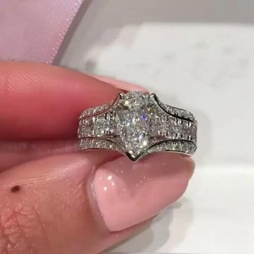 Huitan Luxury Crystal Pear Shaped Cubic Zirconia Rings Women Fashion Wedding Bands Jewelry Lady Statement Finger Rings for Party
