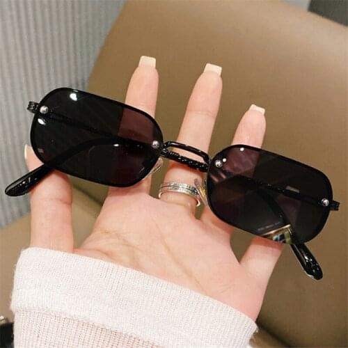 Trending Metal Small Frame Black Womens Sunglasses UV400 Vintage American Style Fashion Sun Glasses Luxury Designer Decorative
