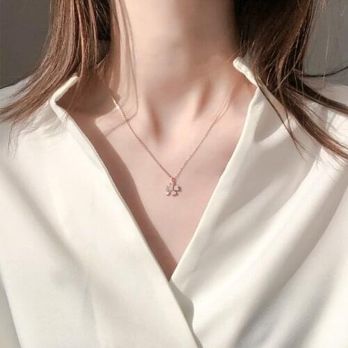 Light luxury niche design lucky necklace party ladies jewelry temperament pendant four-leaf clover clavicle chain