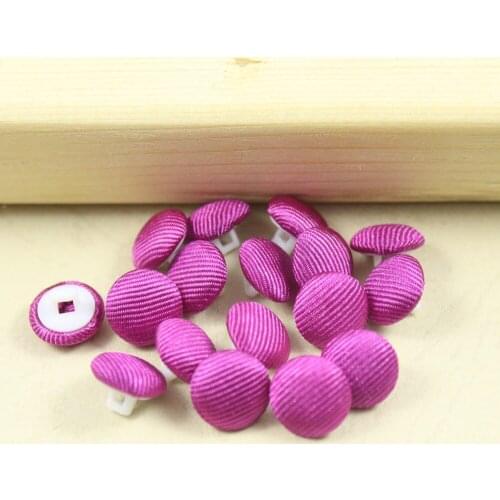 Middle Horn Red Buttons