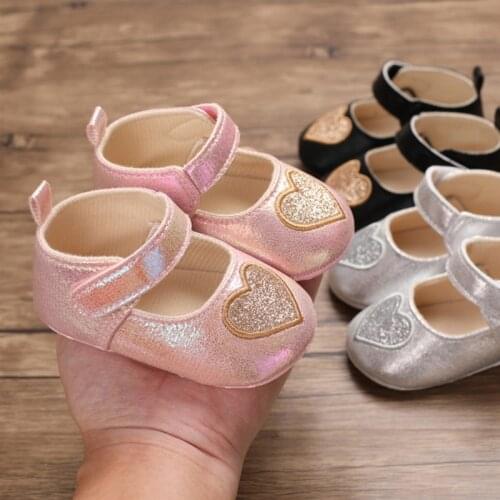 Baby Shoes Newborn Shoes Soft Bottom Anti Slip Toddler Girls Princess Shoes Print Heart Infant Shoes Girls First Walkers