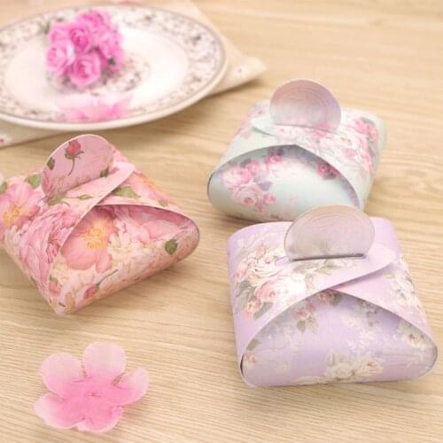 Wedding Favors And Gifts Box For Guests Paper Wedding Candy Box Flower with Rose 100pcs Elegant Luxury Decoration Party Supplies