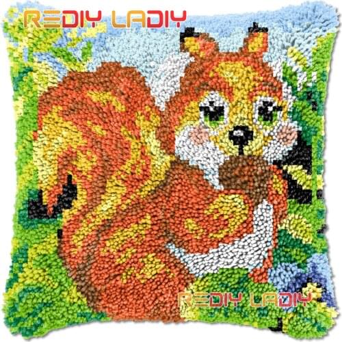 Latch Hook Cushion Cover Red Squirrel Needlepoint Kits Chunky Acrylic Yarn Crocheting Pillow Case Arts & Crafts