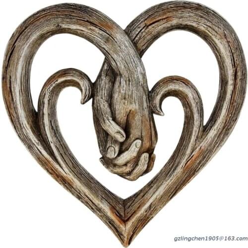 P8DE Heart Holding Hands Wall Decor Resin Imitation Wood Decorative Art Sculpture Faux Wood Finish Wall Hanging Forever Love