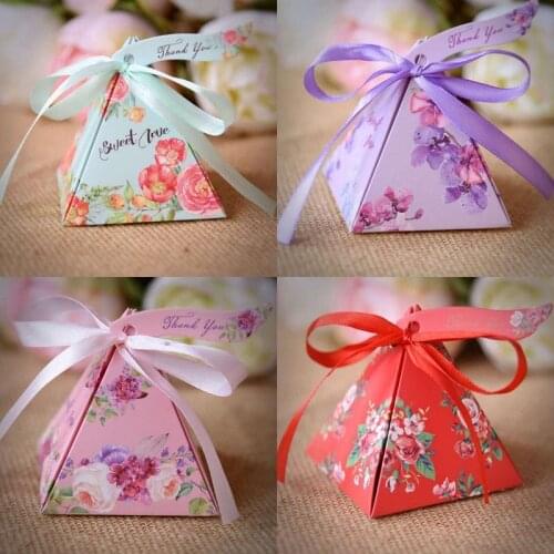 50pcs/lot DIY Pyramid Shape Wedding Candy Box Creative One Box Two Pattern Candy Box Sweet Love Special Flower Party Candy Box